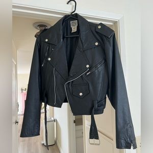 Vintage Starcody leather jacket. It’s in great condition. Such a gem